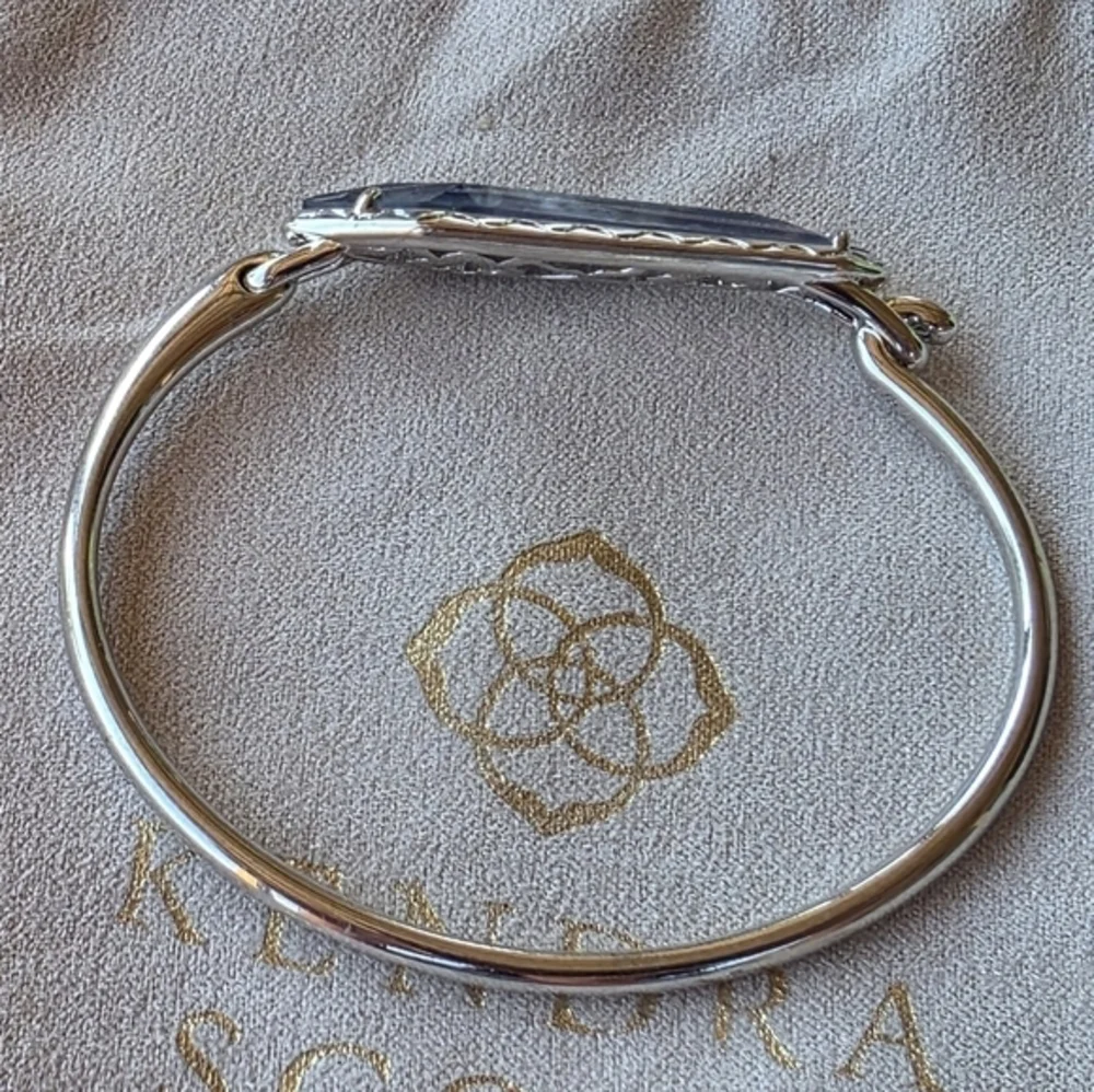 Kendra Scott Alice?‎ Hinged Silver Rhodium Iridescent Bracelet